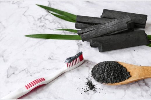 charbon actif, brosse à dents