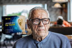 Audisin Maxi Ear Sound, un homme âgé avec des lunettes